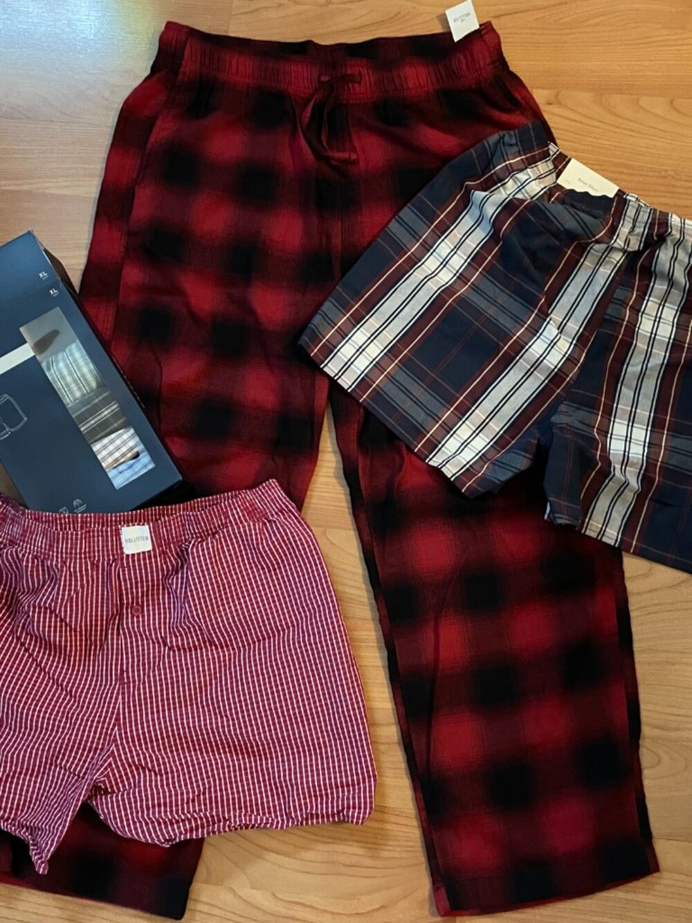 Hollister Men's XL Sleep Cotton Bundle: 5 Boxers / 1 Long Short / 1 Pajama Pants